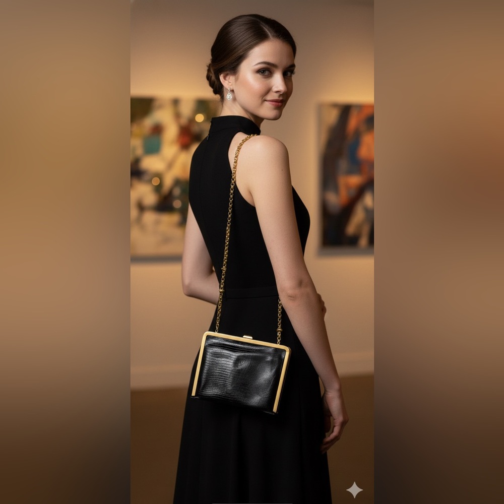 Elegant Vintage Black and Gold Chain Clutch 💫OFFER IN DESCRIPTION
